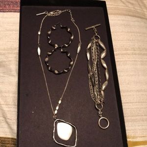 Brand new jewelry set